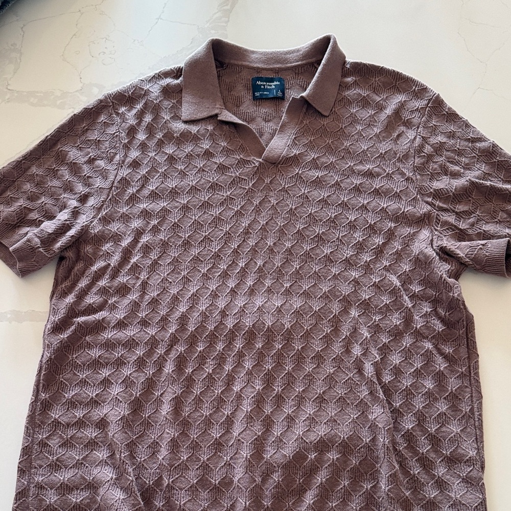 Men’s Abercrombie & Fitch Textured Polo in Brown. Size Large